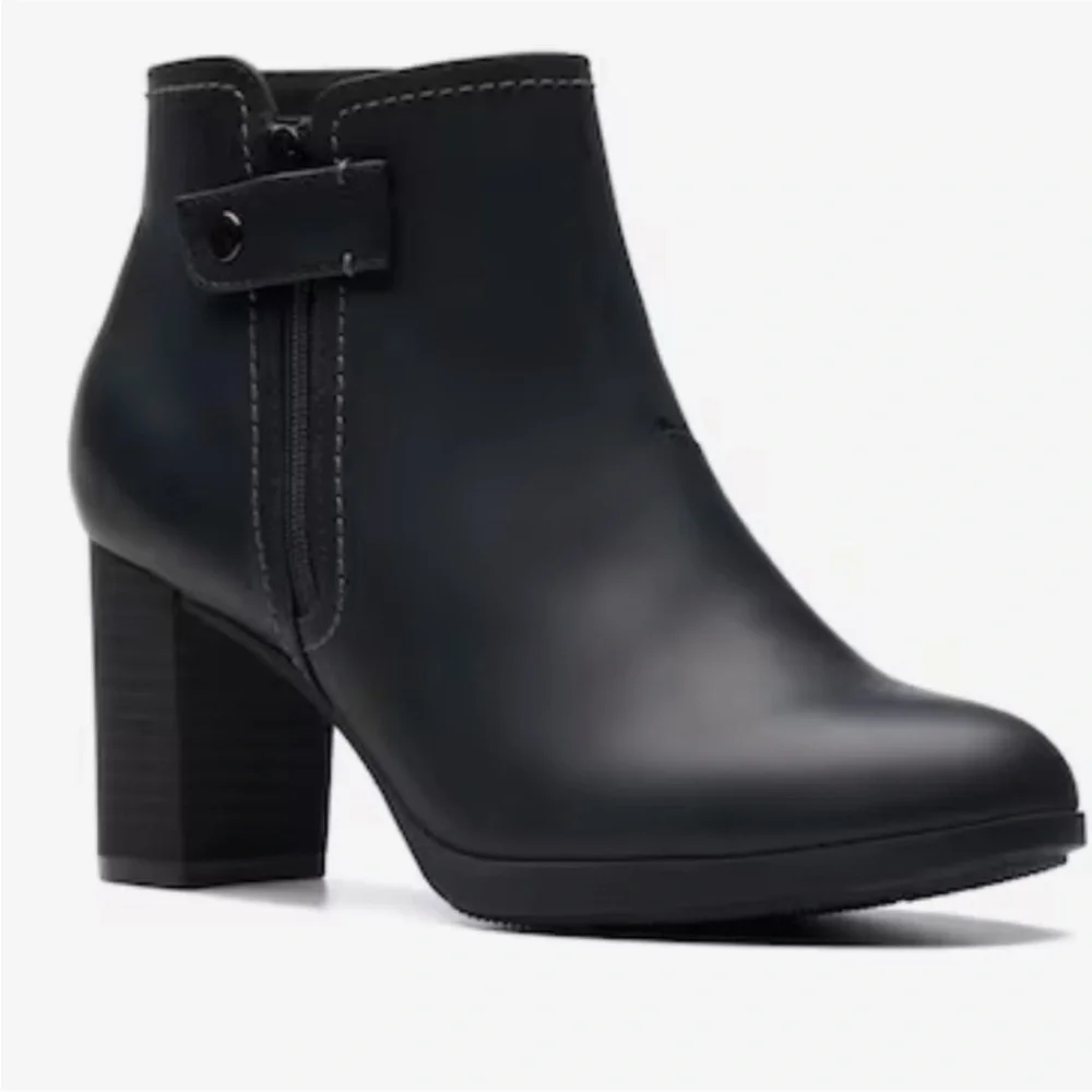 Clarks Bayla Glow Black Leather Ankle Bootie Block Heel